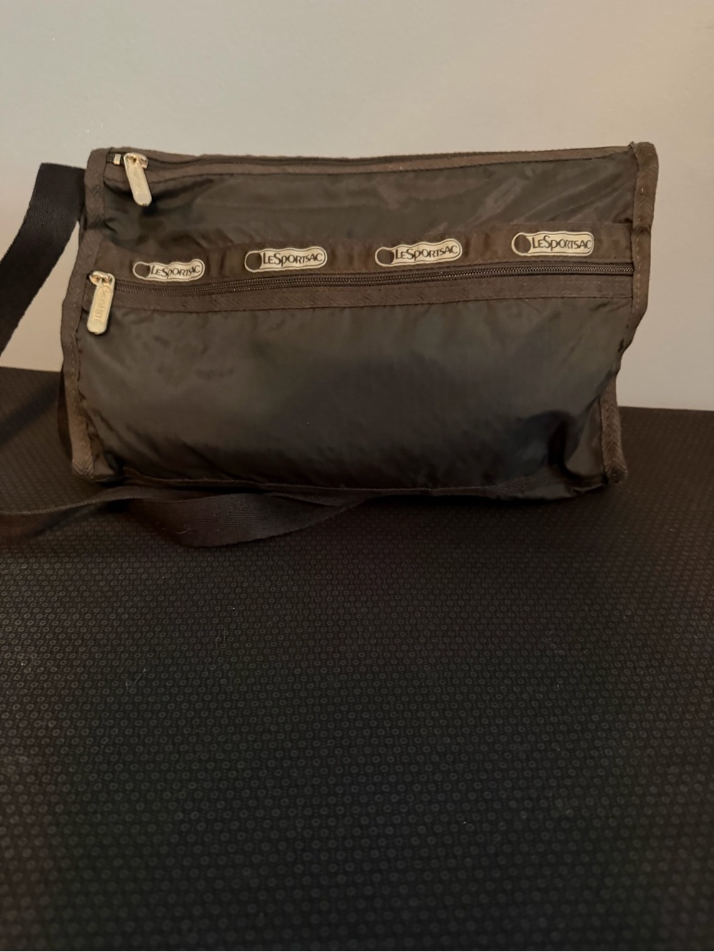 LeSportSac Black Nylon Crossbody/Shoulder Waterproof Bag